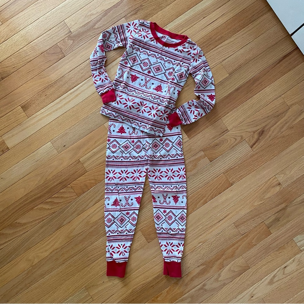 Children's PJ Place size 6 Kids Red and White Christmas Pajama Set. Unisex